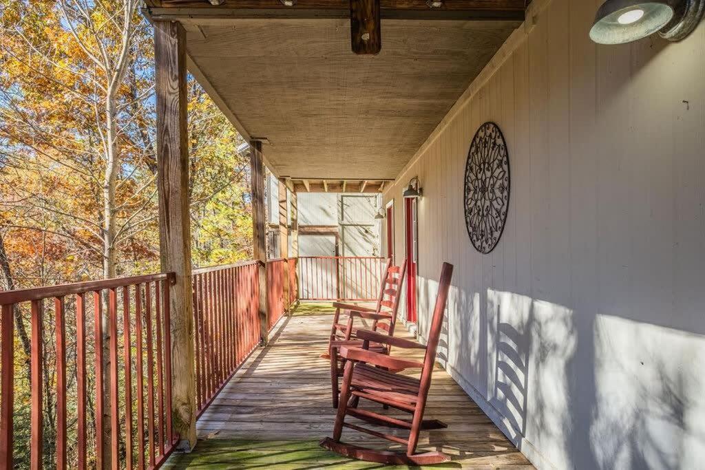 Sasquatch Lodge E Sleeps 13 Gatlinburg Bagian luar foto