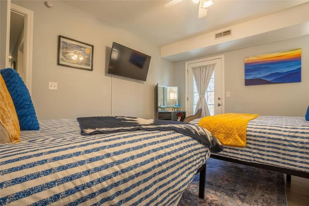 Sasquatch Lodge E Sleeps 13 Gatlinburg Bagian luar foto